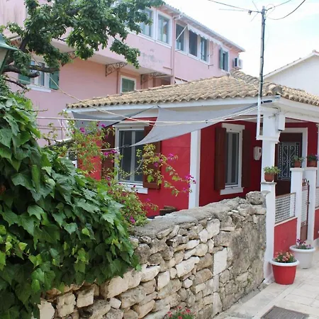 Penelope's Street Old House Apartment *